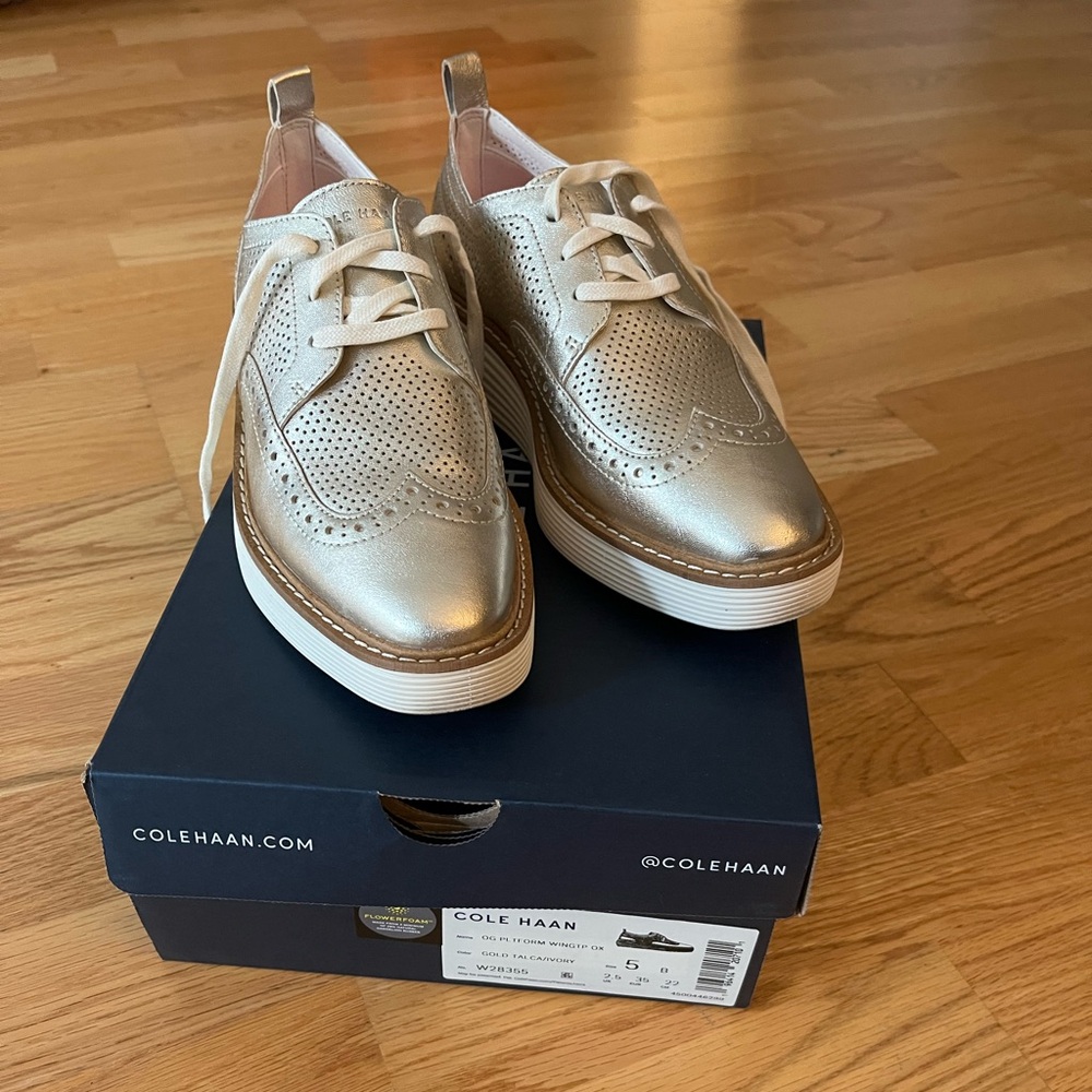 Women's ØriginalGrand Platform Wingtip Oxfords. Size 5.